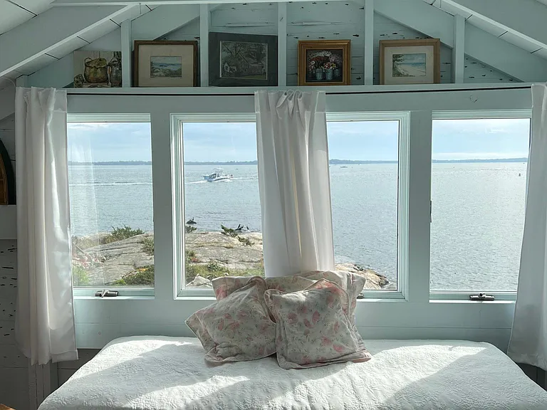 Sleeping Porch sleeps 3 on single beds and extra mattress and inflatable beds available.