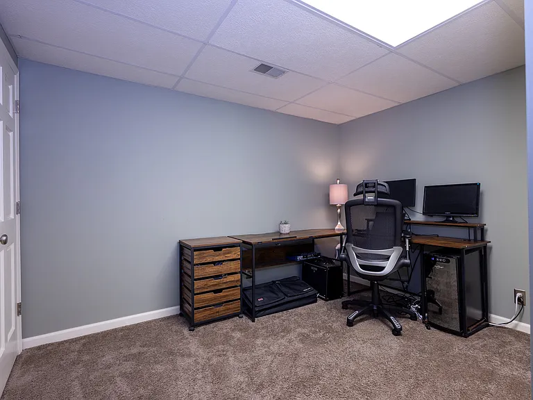 2388 Windsor Ln — Photo 22