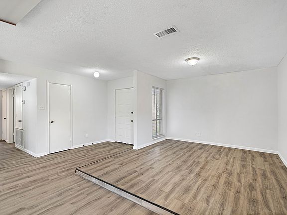 5th image of 3734 Mackinac Ln