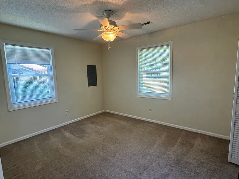 108 Laurel Ct — Photo 13