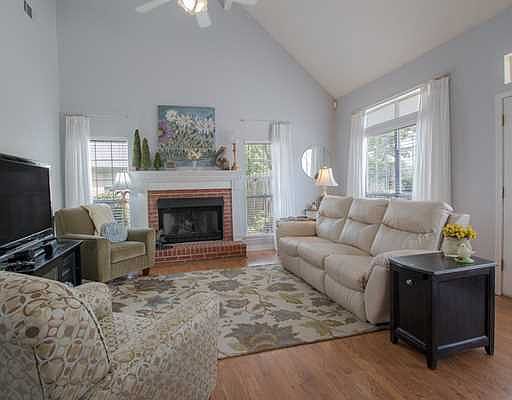 5th image of 10021 Iroquois Dr