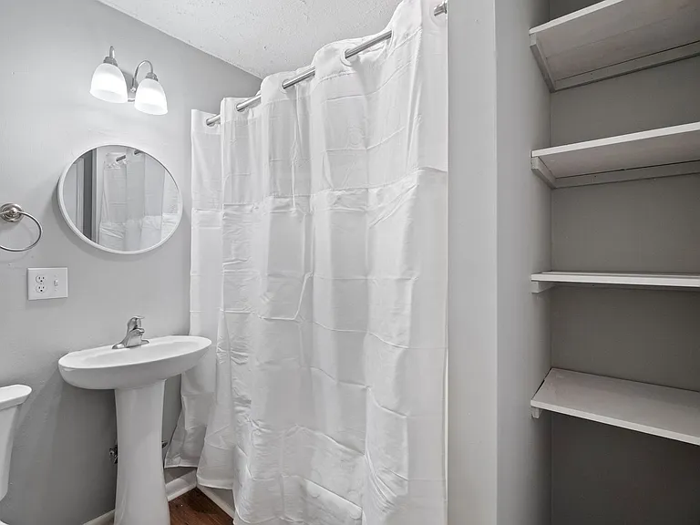 513 King George — Photo 19