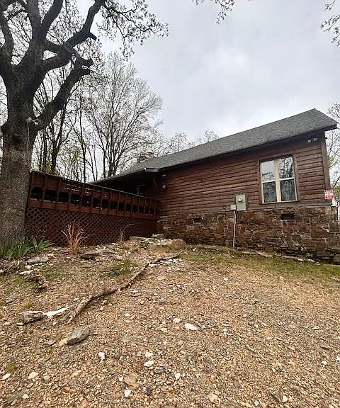 2203 Stewart Rd — Photo 2