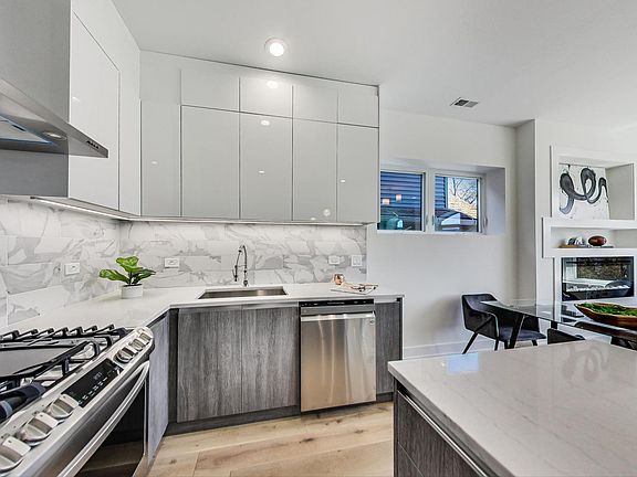 4th image of 824 S Bell Ave #3