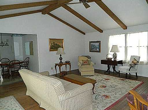 5th image of 836 Crescent Dr