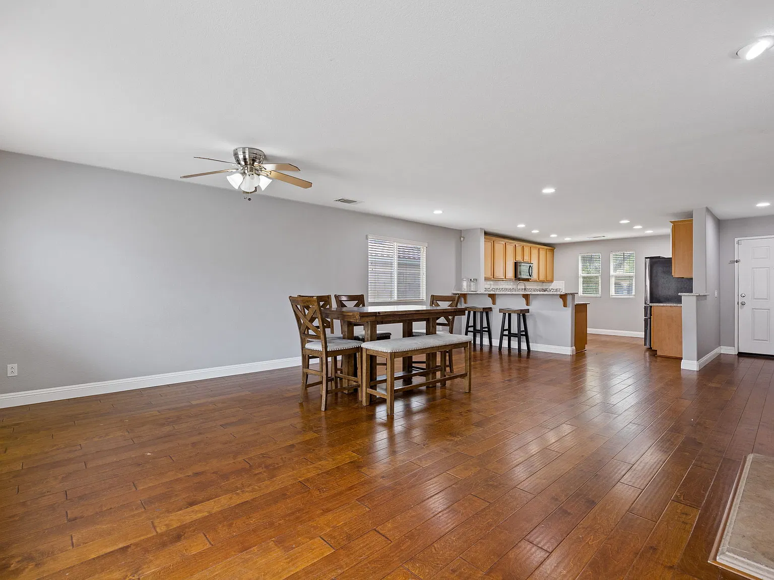 3 bed, 1537 sqft, $2,600 — Photo 4