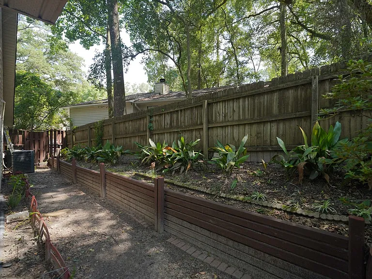 4472 Bay Shore Cir — Photo 32