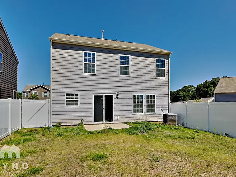 2140 Redstone Dr — Photo 17