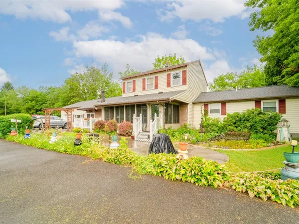 19 Harmony Ln, Binghamton, NY 13901