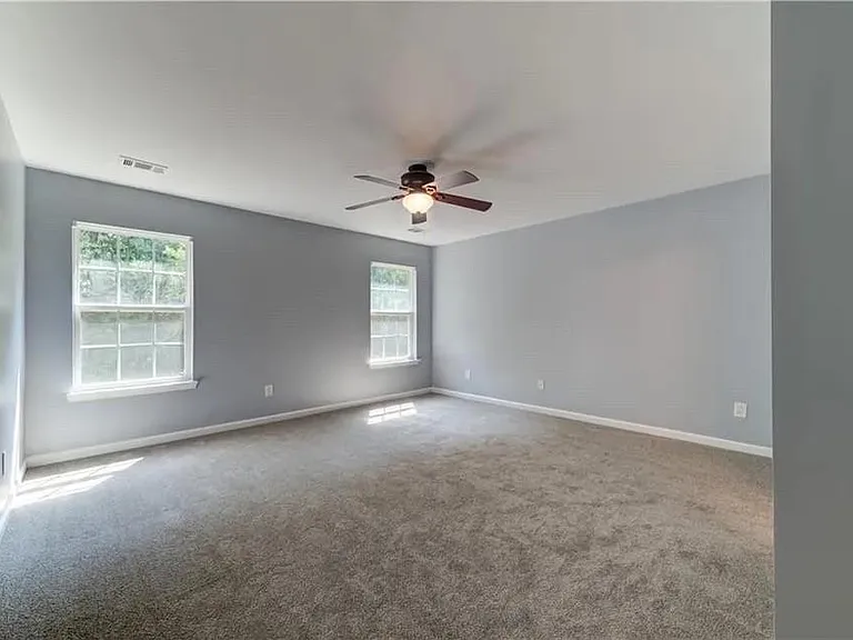 2820 Mayfair Dr — Photo 12