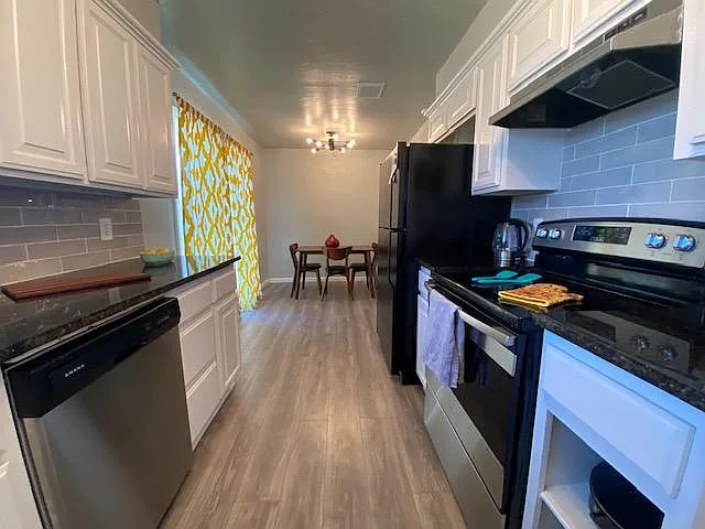 1100 Elmhurst Dr — Photo 10