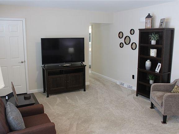 3rd image of 123 Irene Dr