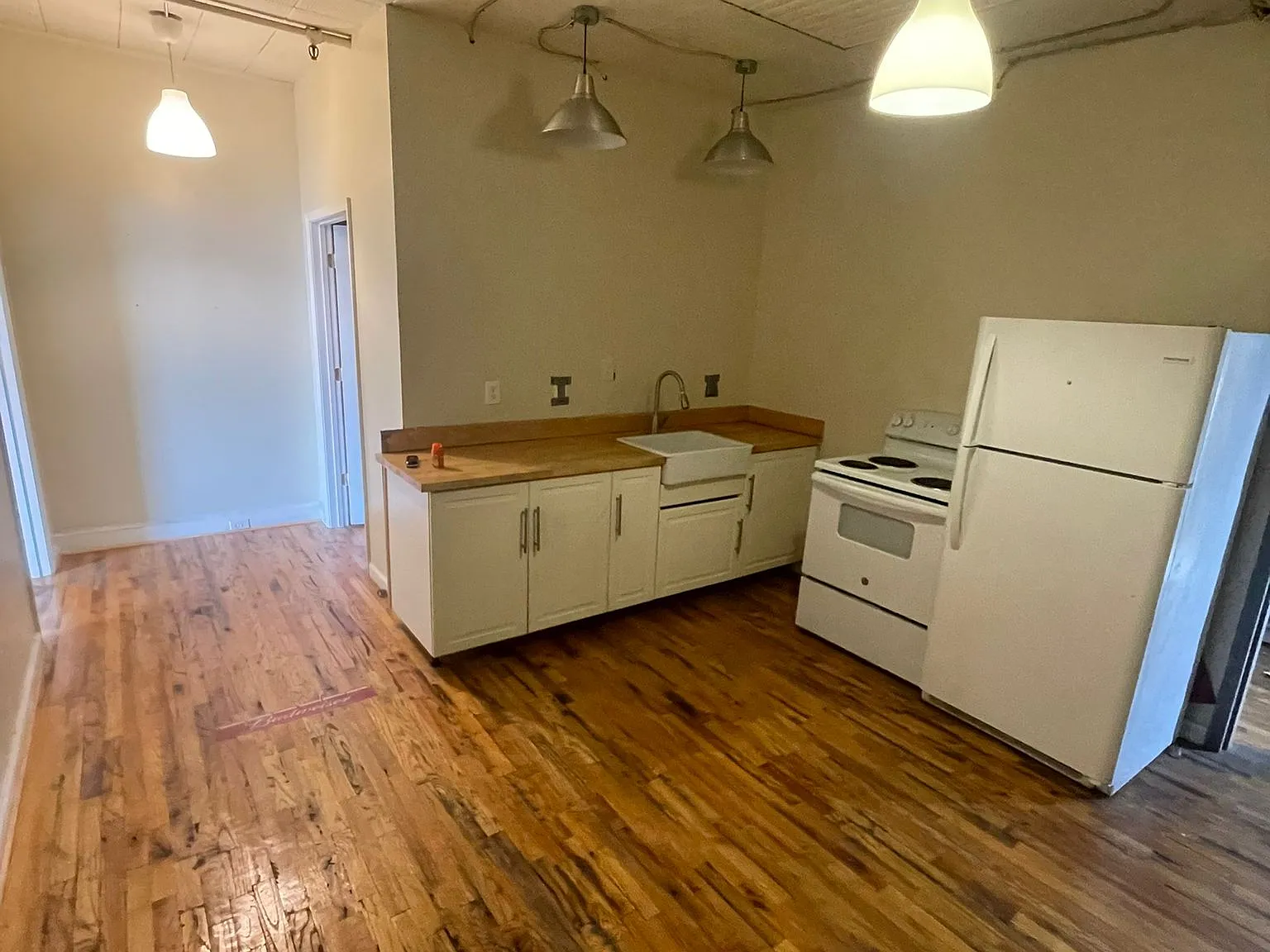 1 bed, 550 sqft, $1,050 — Photo 1