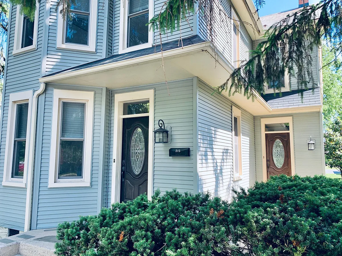 Front and side entryways - 215 Main St
