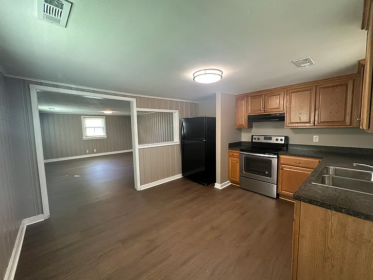 2425 Juniper St — Photo 5