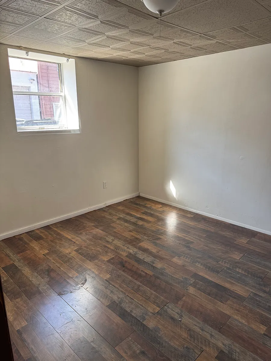 Building Photo - 106 18th St #2A