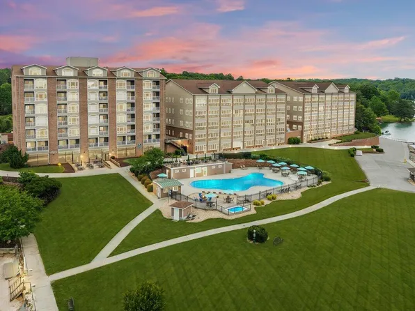 1245 Graves Harbor Trl #2400, Huddleston, VA 24104