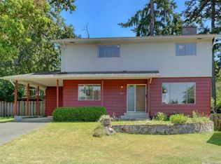 1869 Elmhurst Pl, Saanich, BC V8N1R1