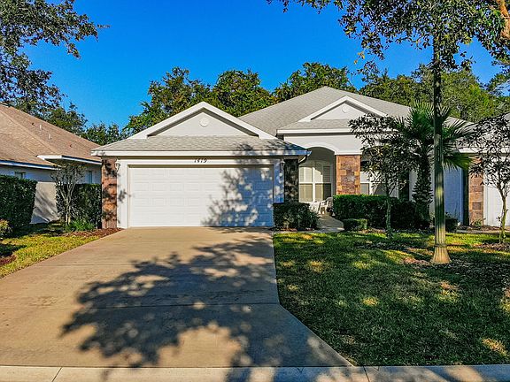 3rd image of 1419 Carlow Cir