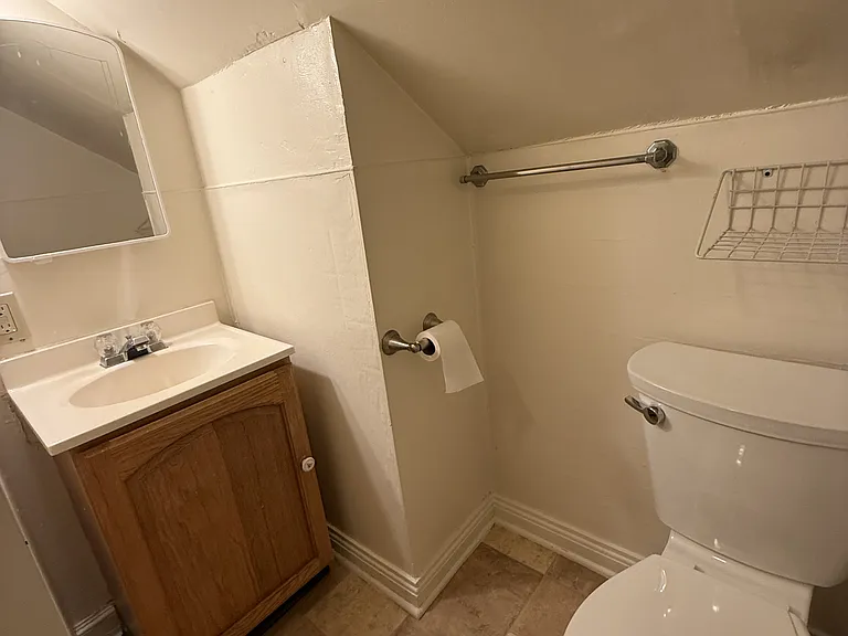 85 E Spring St #E — Photo 8