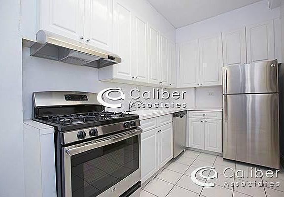 2nd image of 105 W 55th St APT 4F