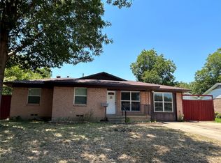 825 Harbor Dr, Lewisville, TX 75057