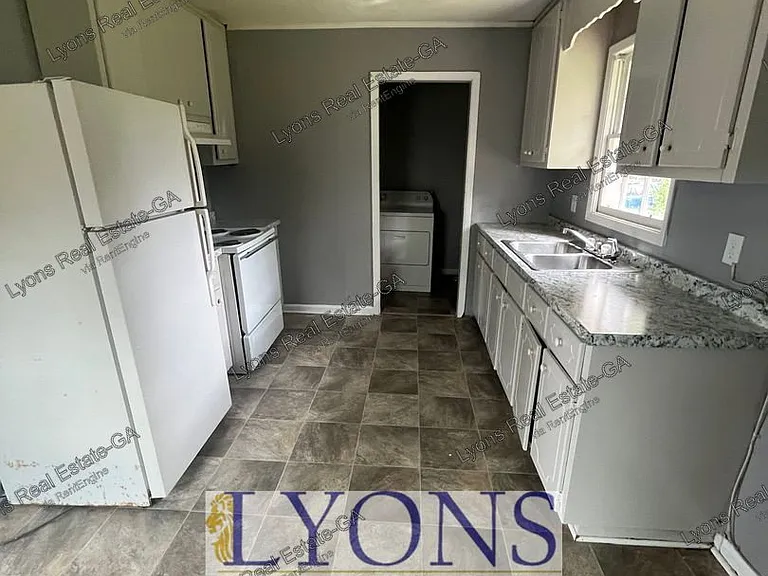 800 Ponderosa Dr — Photo 4