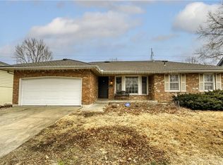 305 SW Sunset Dr, Lees Summit, MO 64081