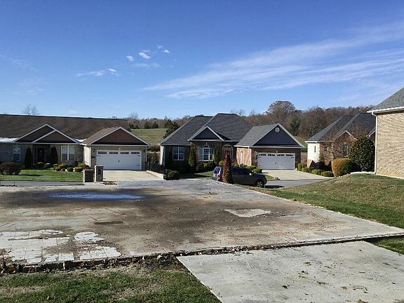 3rd image of 50 Thistledown Cir