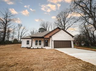 118 A C Curry St, Muscle Shoals, AL 35661