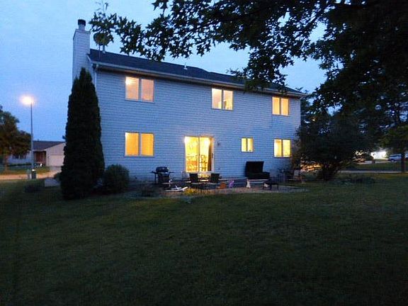 2nd image of 384 Woodland Dr W