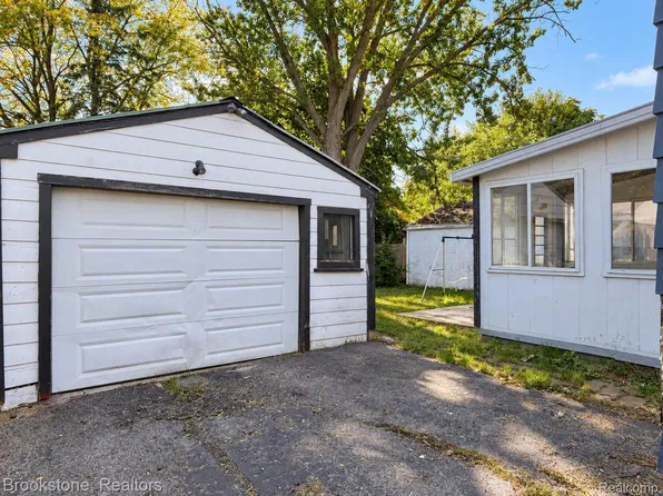 1121 Pettibone Ave, Flint, MI 48507