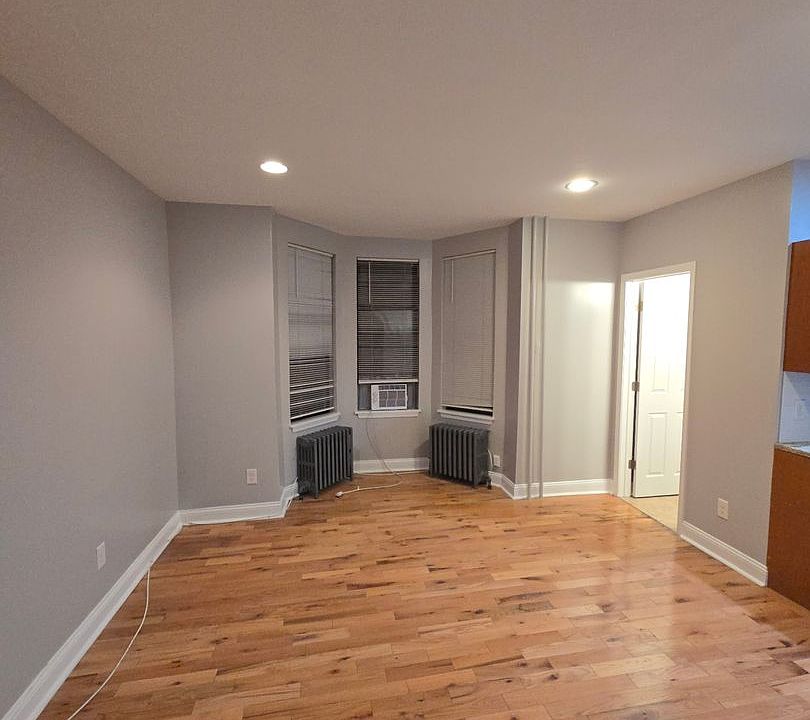 1st image of 1527 W Porter St #2