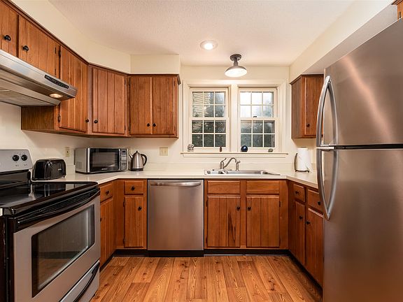 3rd image of 17 Farm At New England Inn Ln #17