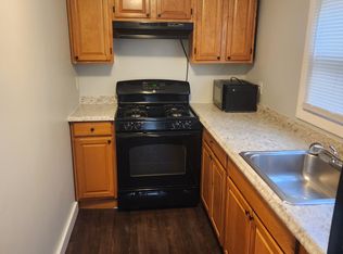 32 Grotto Ave, Pawtucket, RI 02860