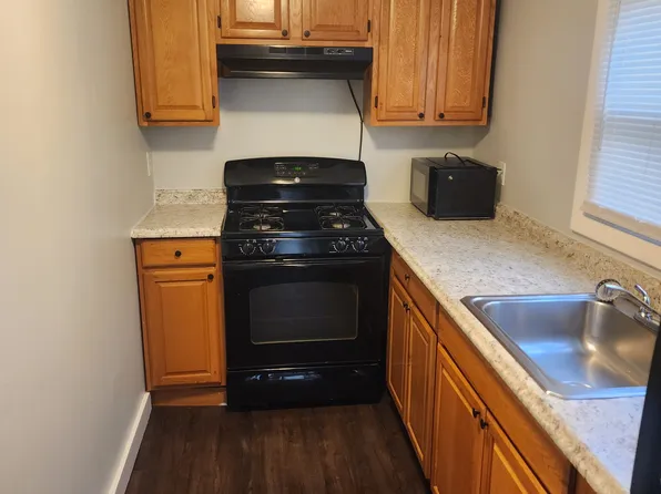 32 Grotto Ave, Pawtucket, RI 02860