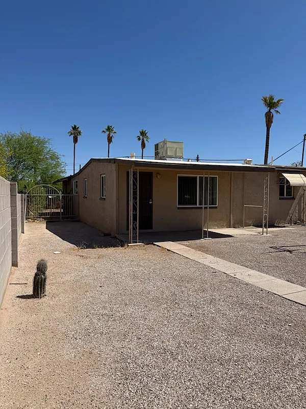 3 bed, 1470 sqft, $1,400 — Photo 1