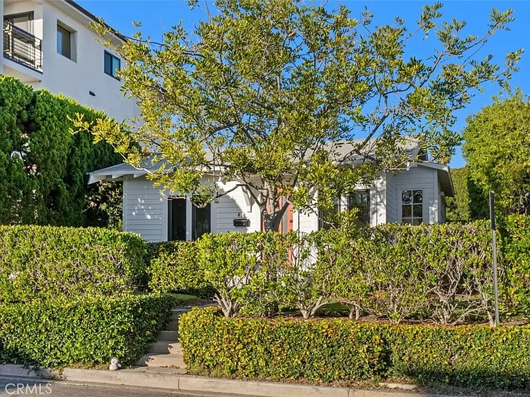 414 Cypress Dr — Photo 4