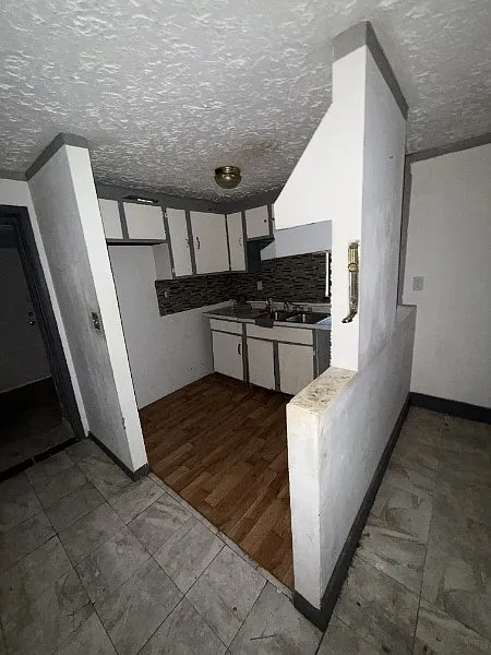 2 bed, 1036 sqft, $919 — Photo 2