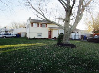 910 Salem Dr, Toms River, NJ 08753