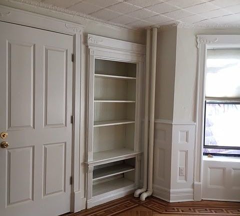 Classic Brownstone Bookshelf