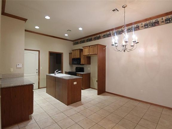 4th image of 917 SW 35th St
