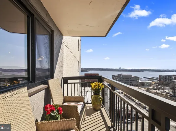 801 N Pitt St APT 1208, Alexandria, VA 22314