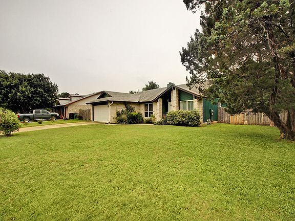 3rd image of 1705 Wildwood Dr