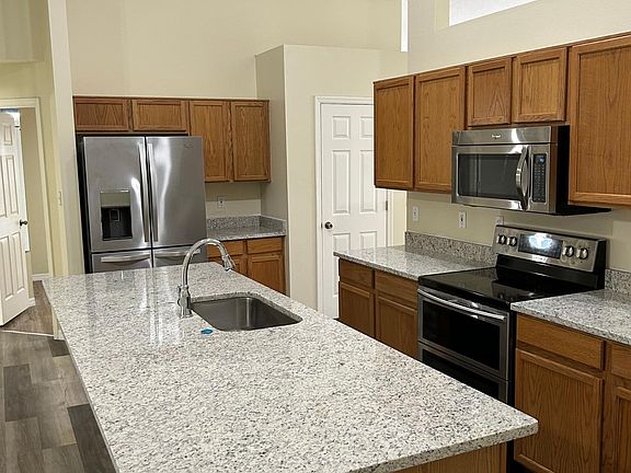 4th image of 1018 Arbor Hill Cir