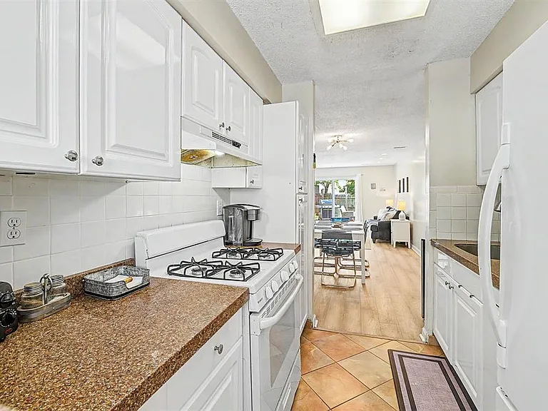423 Berkshire Dr — Photo 25