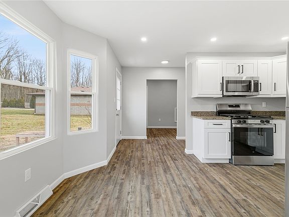 5th image of 2104 Pulaski Rd