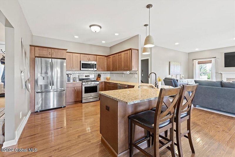 5th image of 6 Coronado Way