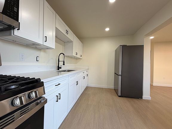 2nd image of 6079 La Prada St #103