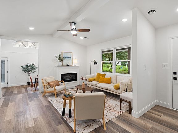 4th image of 340 Matt Cir SE